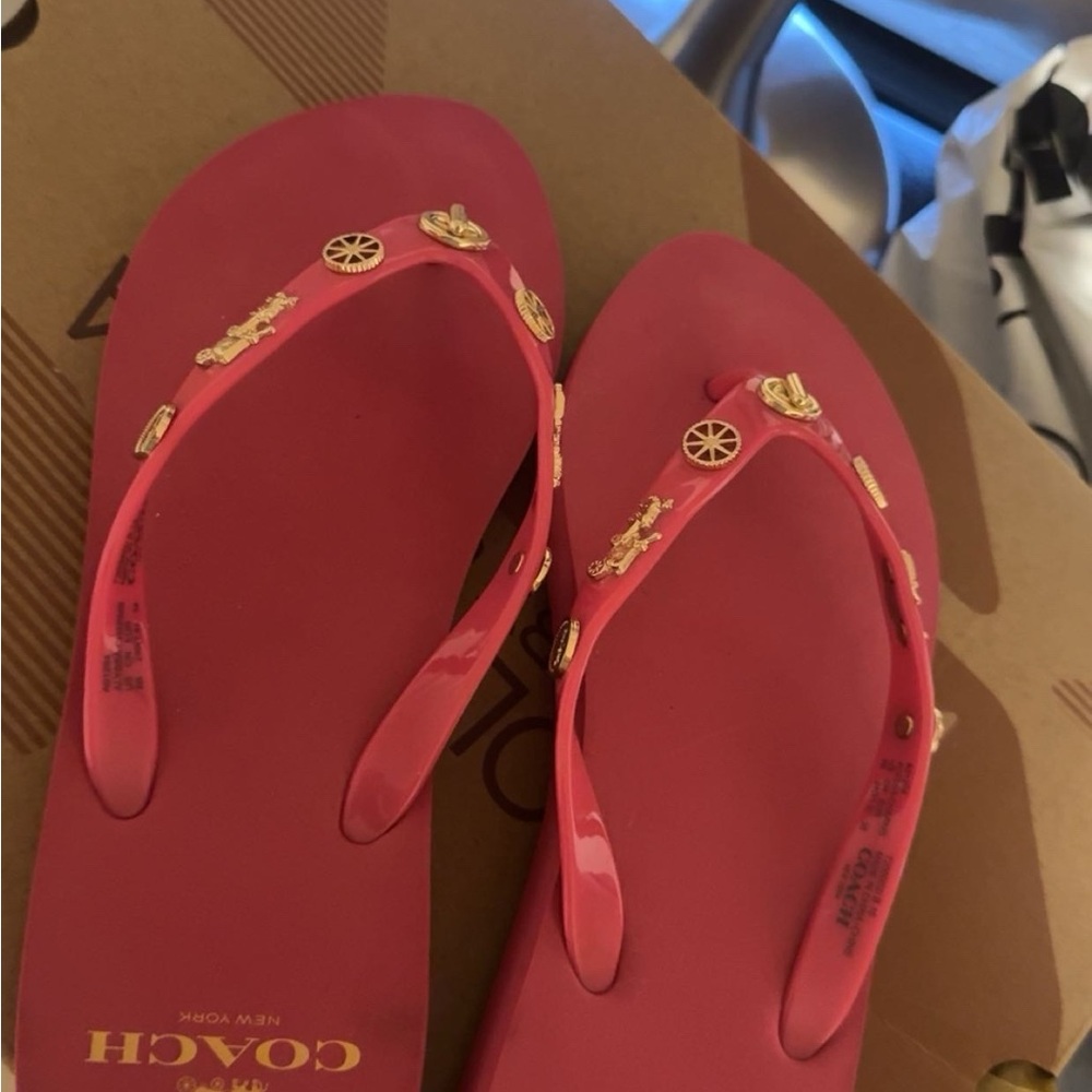 Coach size 8 Alyssa charms dahlia flip flops